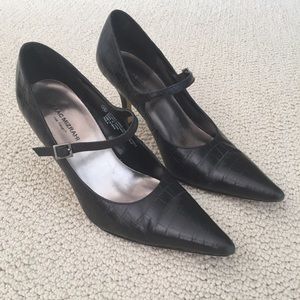 Black alligator leather pumps